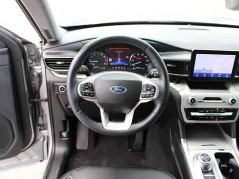 Used 2023 Ford Explorer XLT w/ Equipment Group 202A RWD image 19
