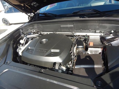 Used 2016 Volvo XC90 T6 R-Design w/ Vision Package image 9