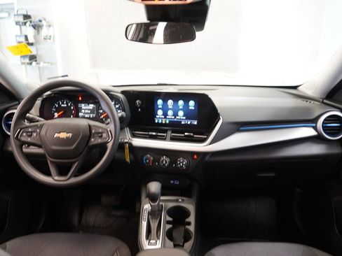 Used 2024 Chevrolet Trax LS w/ LS Convenience Package image 18