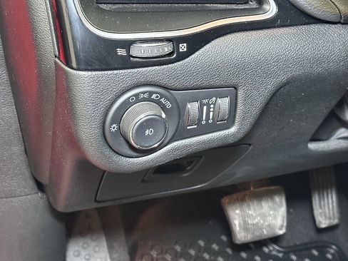 Certified 2021 Jeep Cherokee Latitude Plus image 25