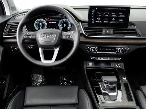 Used 2024 Audi Q5 e Premium Plus w/ Premium Plus Package AWD/4WD image 16