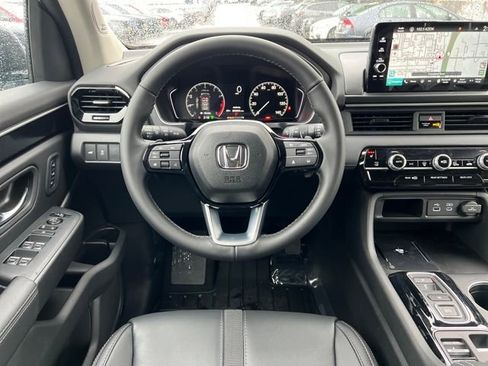 New 2025 Honda Pilot Touring image 18