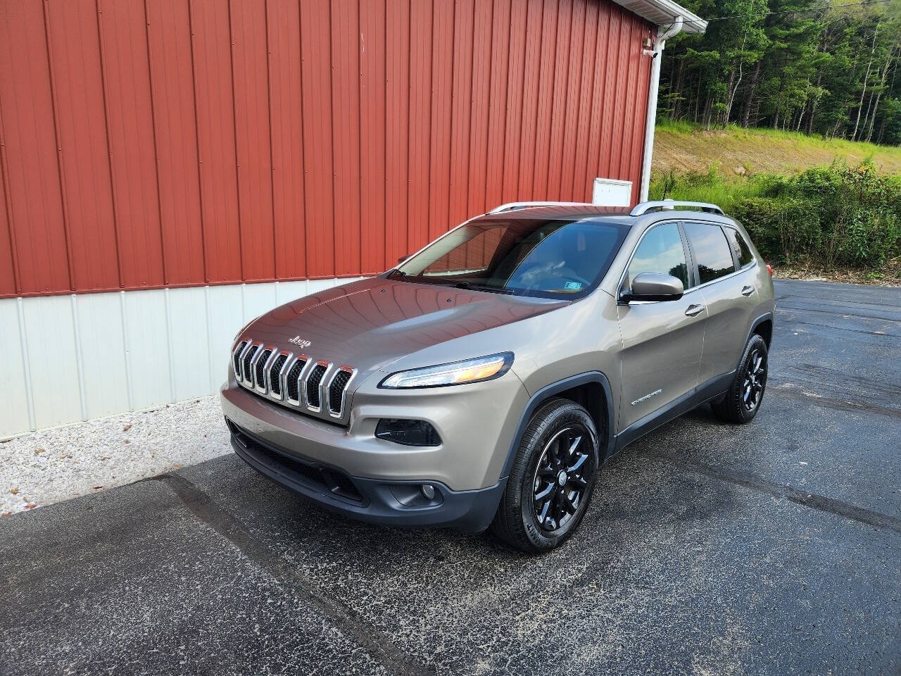 Used 2016 Jeep Cherokee Latitude w/ Cold Weather Group AWD/4WD image 5