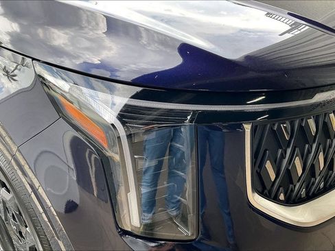 Used 2026 Kia Carnival FWD image 25