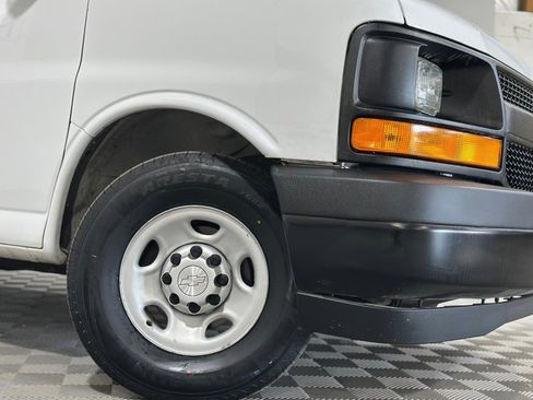 Used 2017 Chevrolet Express 2500 image 4