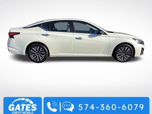 Used 2025 Nissan Altima 2.5 SV image 9