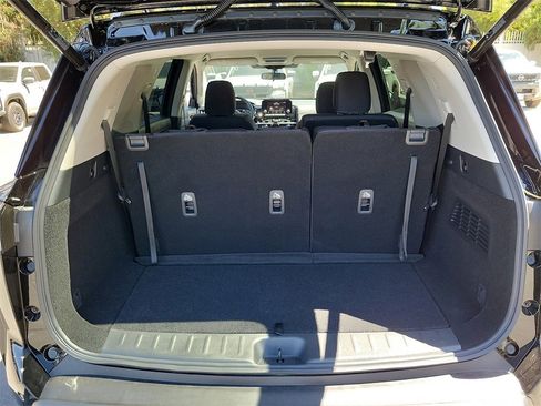 New 2025 Nissan Pathfinder SV image 14