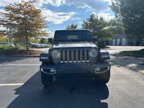 Used 2018 Jeep Wrangler Unlimited Sahara AWD/4WD image 8