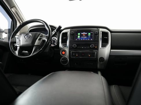 Used 2019 Nissan Titan PRO-4X image 9