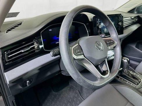 Used 2025 Volkswagen Jetta SE w/ Sunroof Package image 10