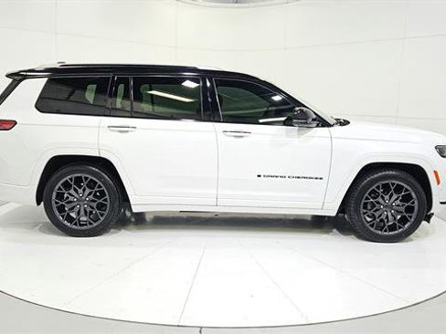 Used 2023 Jeep Grand Cherokee L Summit w/ Advanced Protech Group IV AWD/4WD image 9