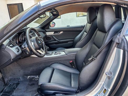 Used 2011 BMW Z4 sDrive30i RWD image 16