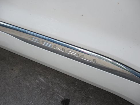 Used 2022 GMC Acadia Denali w/ Denali Ultimate Package AWD/4WD image 5