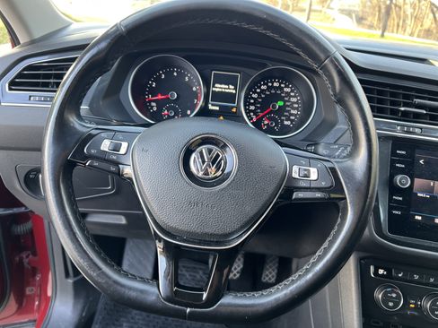 Used 2018 Volkswagen Tiguan SE w/ Panoramic Sunroof Package image 17