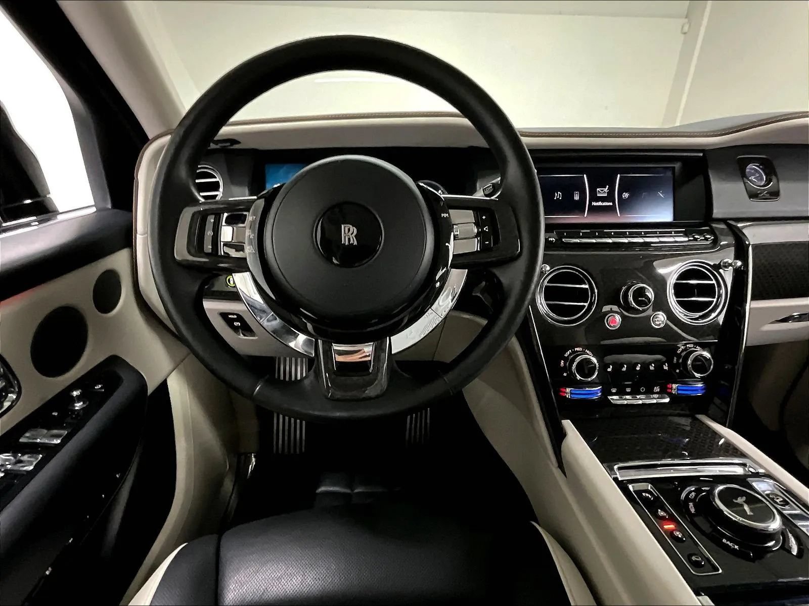 Used 2021 Rolls-Royce Cullinan Black Badge AWD/4WD image 19