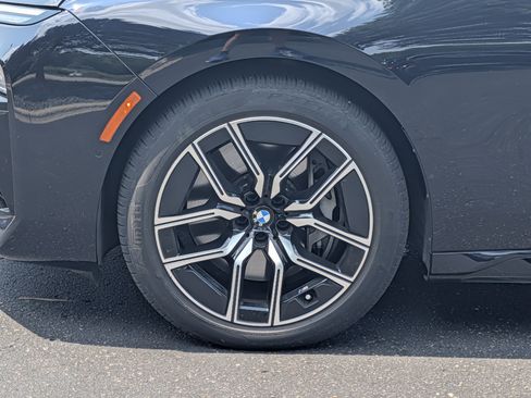 Used 2023 BMW 760i xDrive AWD/4WD image 15