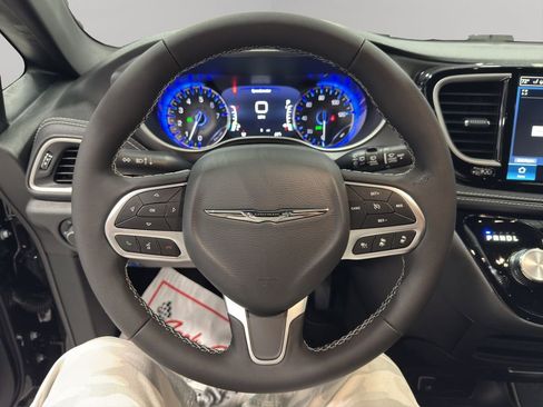 New 2026 Chrysler Pacifica Select image 23