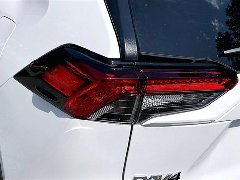Used 2024 Toyota RAV4 XLE FWD image 20