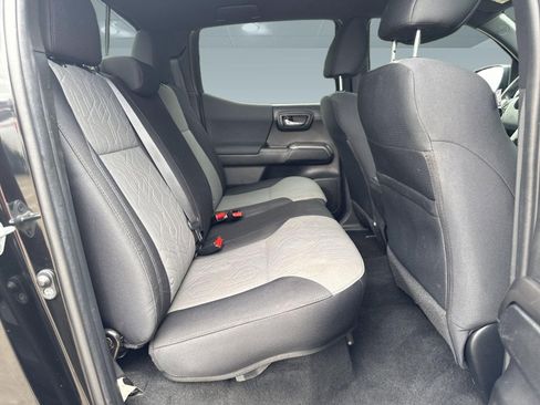 Used 2022 Toyota Tacoma TRD Off-Road image 17