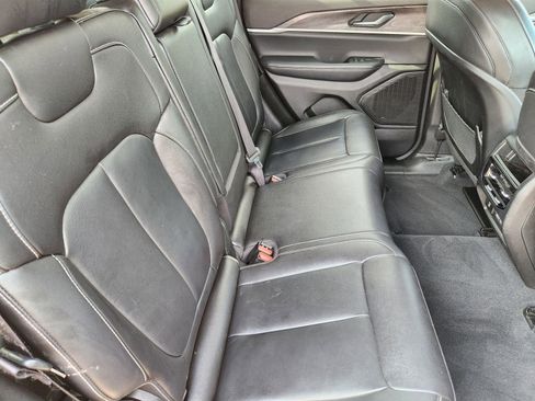 Used 2023 Jeep Grand Cherokee Limited AWD/4WD image 39