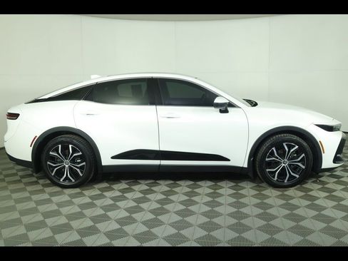 Used 2023 Toyota Crown Limited image 2