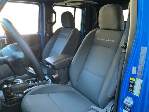 Used 2022 Jeep Gladiator Overland image 9