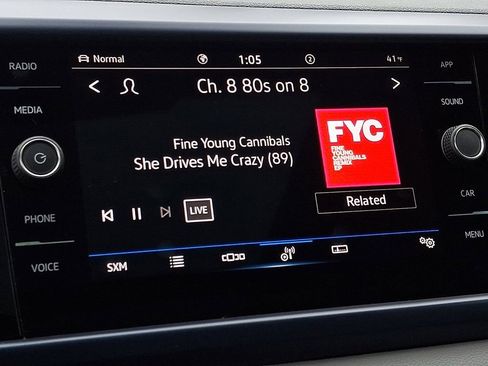 Used 2023 Volkswagen Taos SE w/ Panoramic Sunroof Package image 17