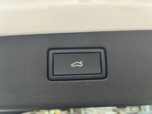 New 2026 Volkswagen Tiguan SE R-Line image 24