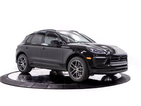 Certified 2026 Porsche Macan AWD/4WD image 9