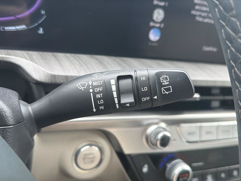 Used 2025 Kia Telluride EX w/ EX Captain's Chair Package AWD/4WD image 11