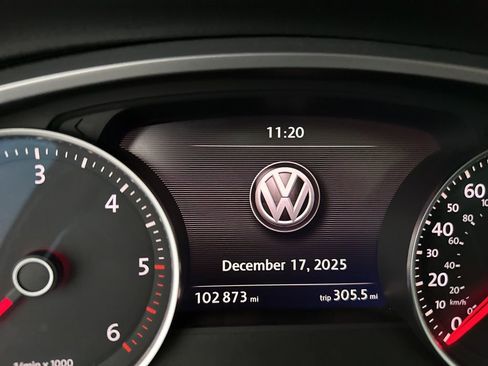 Used 2016 Volkswagen Touareg TDI image 13