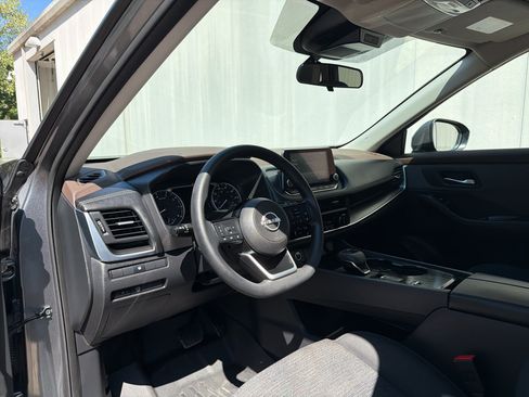 Used 2023 Nissan Rogue SV FWD image 10