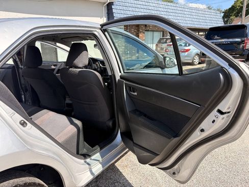 Used 2018 Toyota Corolla LE FWD image 22