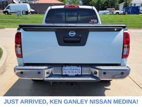 Used 2018 Nissan Frontier SV w/ Value Truck Package AWD/4WD image 4