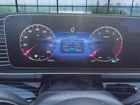 Used 2024 Mercedes-Benz GLS 450 4MATIC image 11