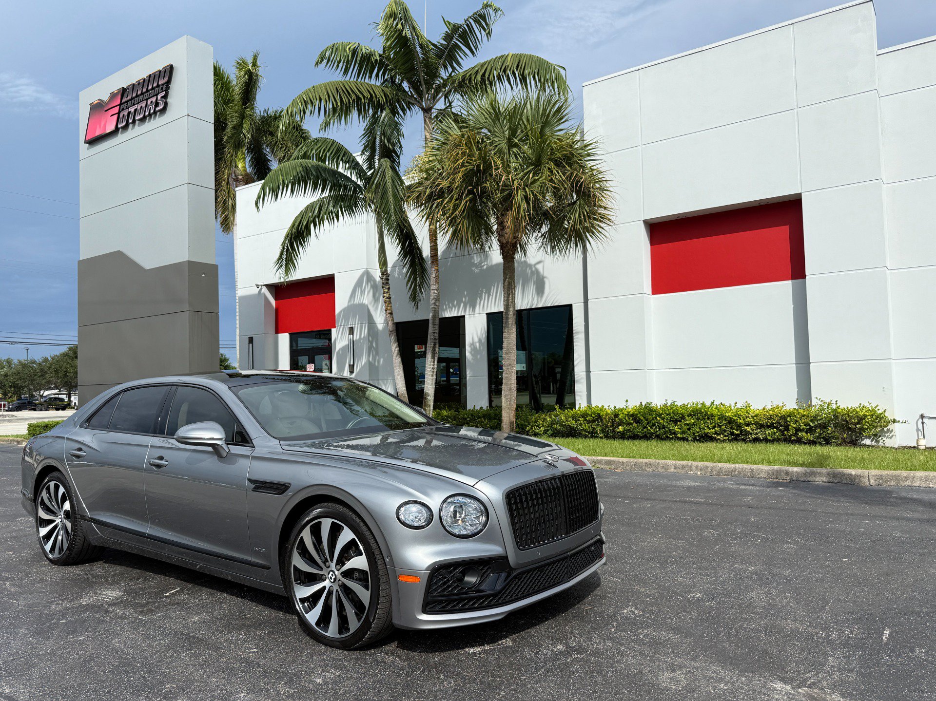 Used 2020 Bentley Flying Spur W12 AWD/4WD image 1