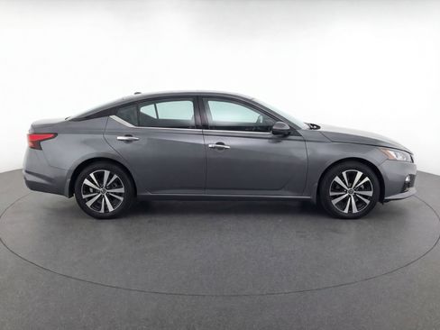 Used 2023 Nissan Sentra SV image 11