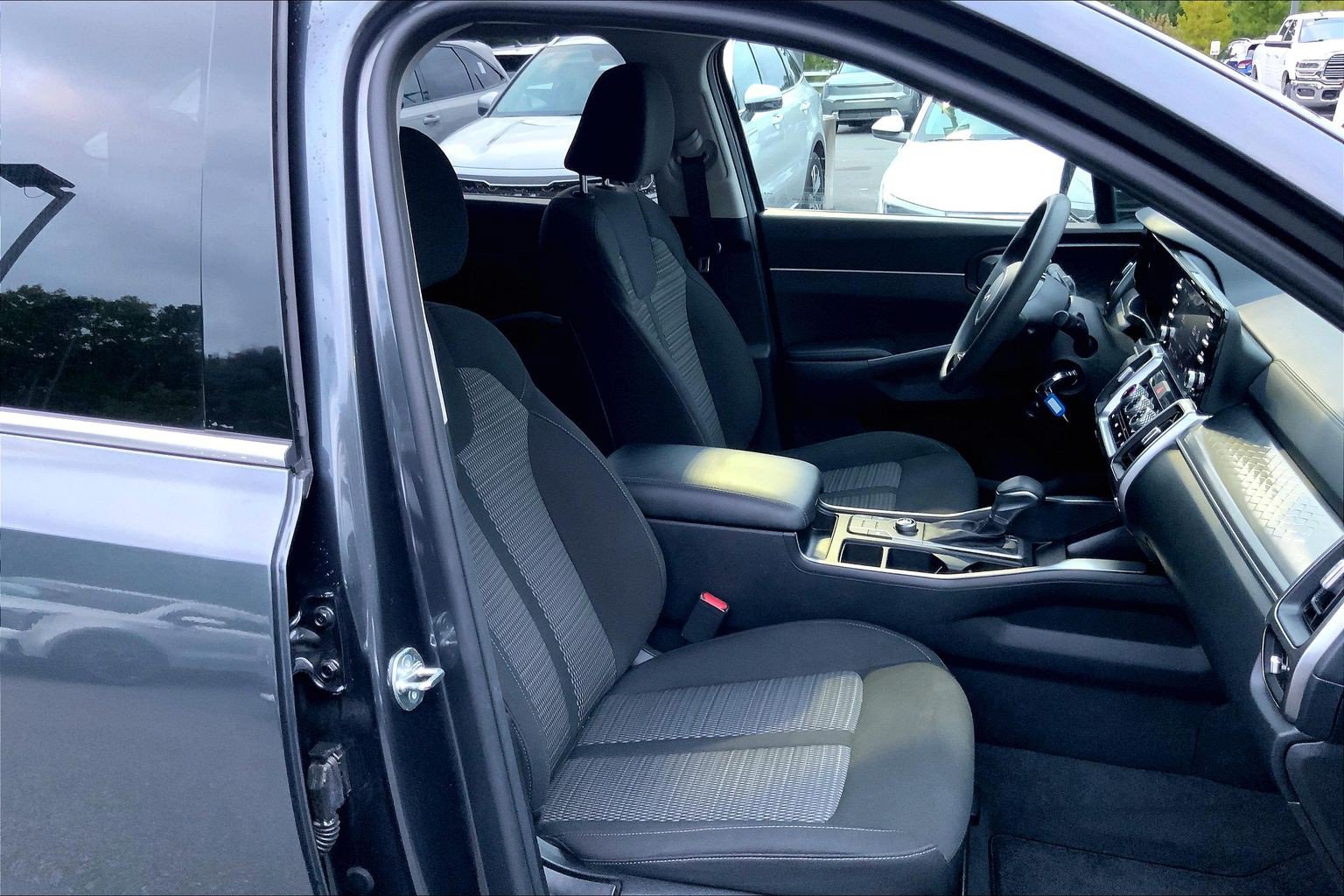 Used 2023 Kia Sorento LX FWD image 9