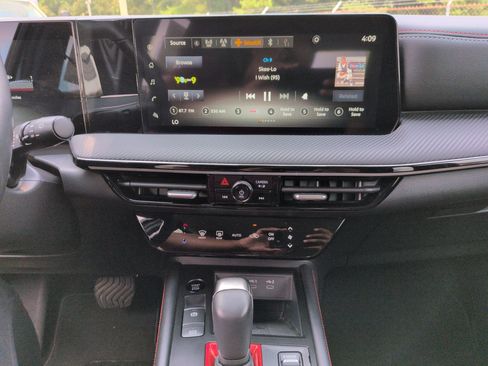Used 2025 Nissan Kicks SR w/ Illumination Package FWD image 22