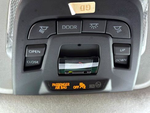 Used 2023 Toyota Corolla Cross XLE w/ Convenience Package AWD/4WD image 33