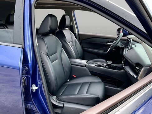 Used 2023 Nissan Rogue SV w/ SV Premium B Package FWD image 8