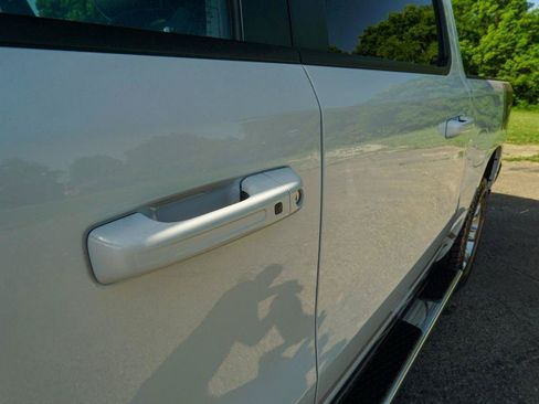 Used 2024 RAM 1500 Laramie AWD/4WD image 9