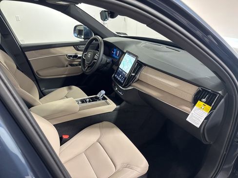 New 2026 Volvo XC90 B6 Plus w/ Protection Package Premier image 28