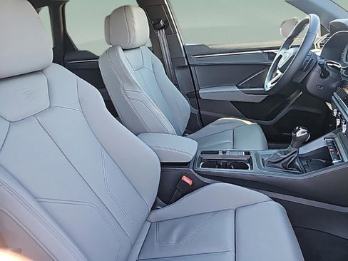 Used 2025 Audi Q3 2.0T Premium image 24