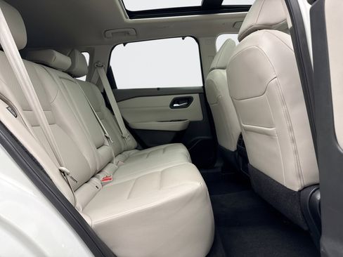 Used 2023 Nissan Rogue SV w/ SV Premium B Package image 18