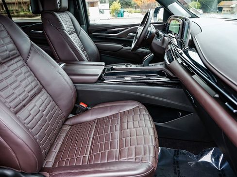 Used 2023 Cadillac Escalade V image 17