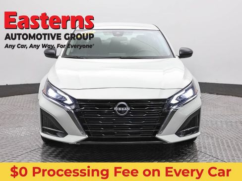 Used 2025 Nissan Altima 2.5 SV FWD image 2