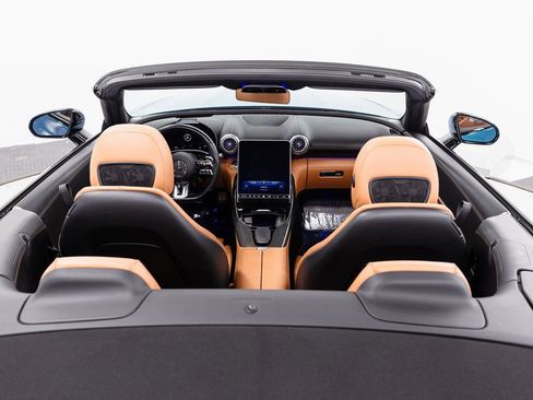 Used 2022 Mercedes-Benz SL 63 AMG 4MATIC w/ Driver Assistance Package image 28