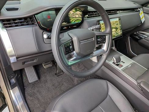 New 2025 Land Rover Range Rover SE image 3
