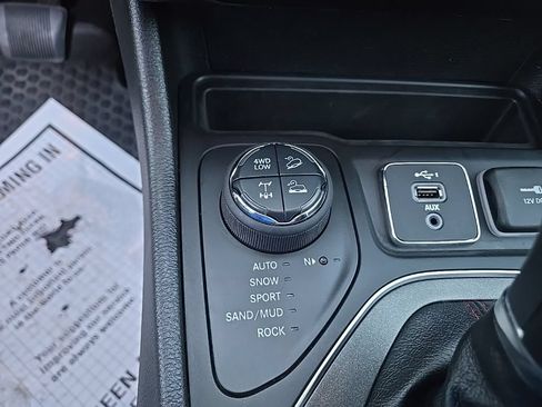 Used 2021 Jeep Cherokee Trailhawk w/ Sun, Sound & Nav Group AWD/4WD image 22